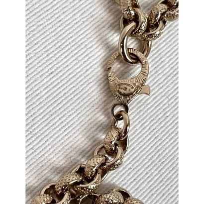 CHANEL Spring 2019. Necklace in silver-plated...