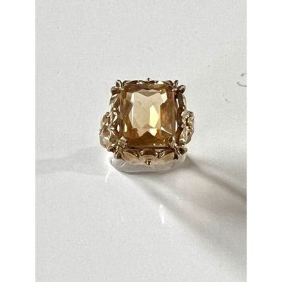 BAGUE en or jaune 375°/°° ornée d’une citrine...