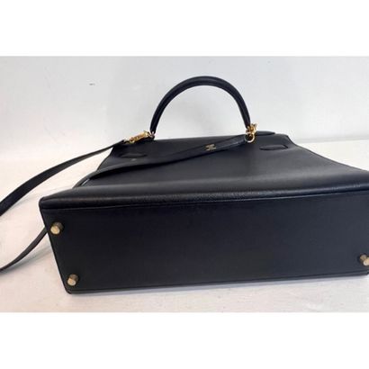 HERMES Paris. Sac «Kelly» (32cm) en cuir...