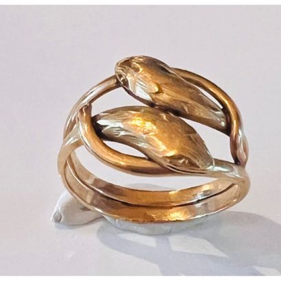 BAGUE en or jaune 750°/°° ornée de 2 serpents...