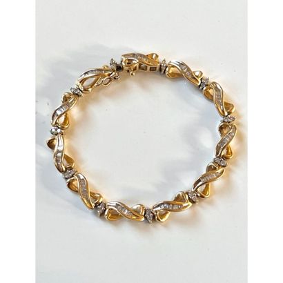 BRACELET en or 585°/°° orné de maillon 8...