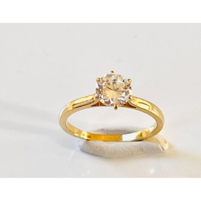 BAGUE solitaire en or jaune 750°/°° ornée...