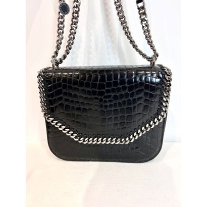 Stella MAC CARTNEY. Sac besace en cuir noir...