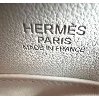 HERMES Paris. Sac en cuir Swift blanc cassé...