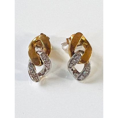 PAIRE DE BOUCLES D’OREILLES 2 ors 750°/°°...