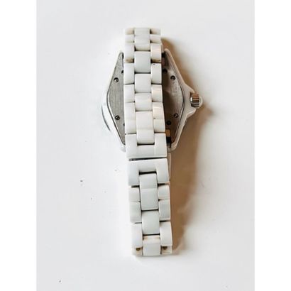 CHANEL. MONTRE J12 en céramique blanche....