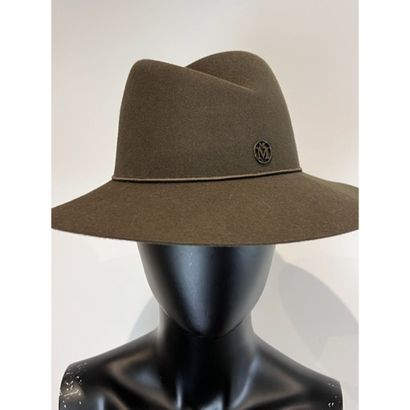 Maison MICHEL. Chapeau en feutre marron foncé....
