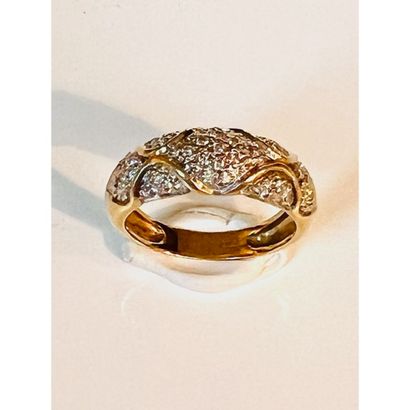 BAGUE jonc en or jaune 750°/°° ornée d’un...