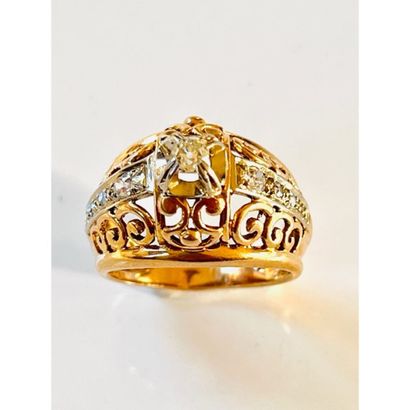 1950. BAGUE dôme en or jaune 750°/°° filigrané...