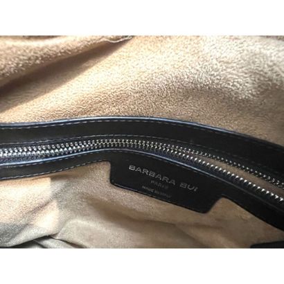 Barbara BUI. Sac en cuir python noir. 2 anses...