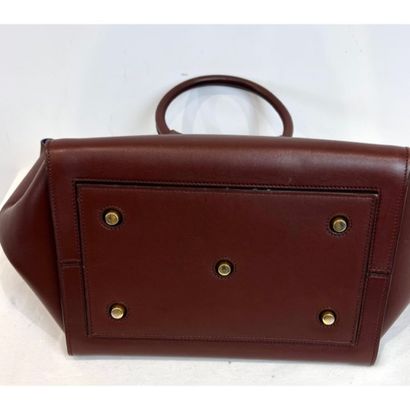 CELINE. Sac en cuir grainé marron «Tie Bag»...