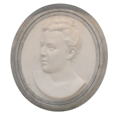 SCHULZER F. «Buste de femme». Médaillon en...