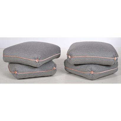 CHARPENTIER Jacques. PAIRE DE POUFS composés...