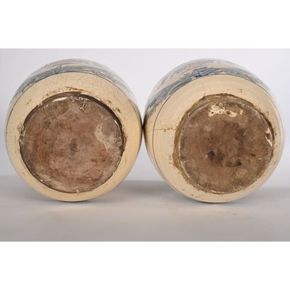IRAN. PAIRE DE VASES en céramique émaillée...