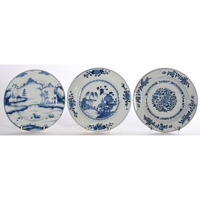 SET OF 3 CHINESE PORCELAIN DISHES with blue...