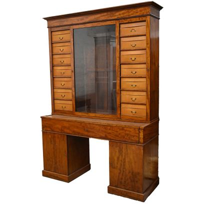 BUREAU LOUIS-PHILIPPE à caisson formant cartonnier...