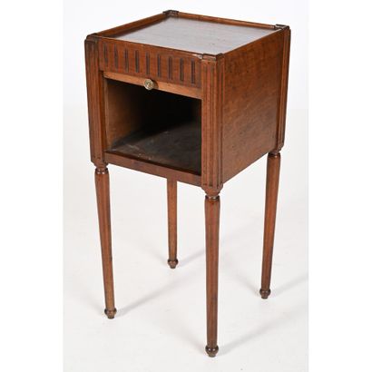 LITTLE LOUIS XVI TABLE in walnut opening...