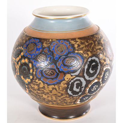 SEVRES. JOLI VASE en céramique émaillée de...