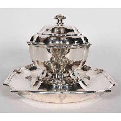TETARD. SPECTACULAR Soup tureen forming a...