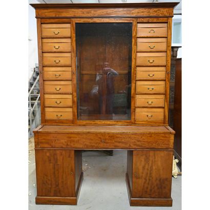 BUREAU LOUIS-PHILIPPE à caisson formant cartonnier...