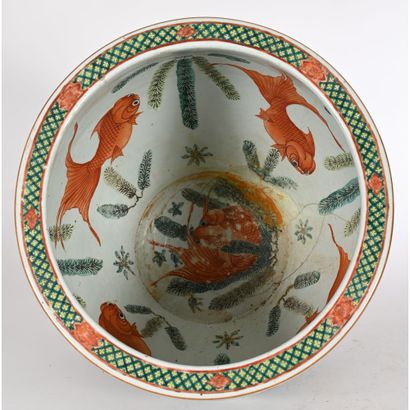 LARGE CHINESE PORCELAIN AQUARIUM decorated...