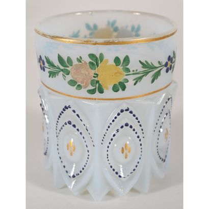 BEAUTIFUL CHARLES X GOBELET in white opaline...