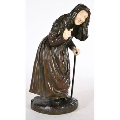 D’AIRE Paul. «Vieille dame à la canne». Bronze...