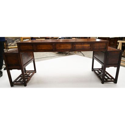 BUREAU CHINOIS en bois dur exotique, teck....