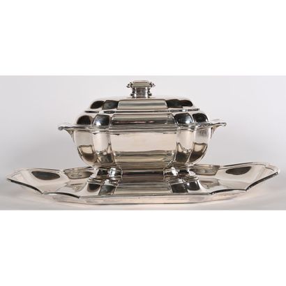 TETARD. SPECTACULAR Soup tureen forming a...