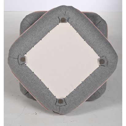 CHARPENTIER Jacques. PAIRE DE POUFS composés...