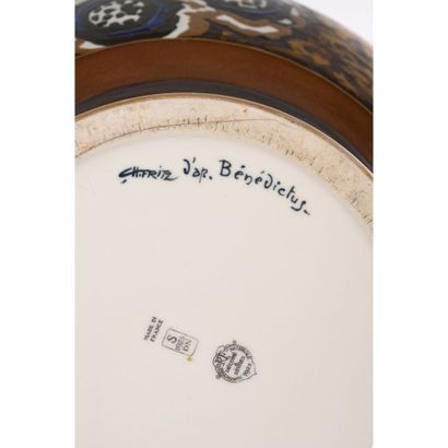 SEVRES. JOLI VASE en céramique émaillée de...