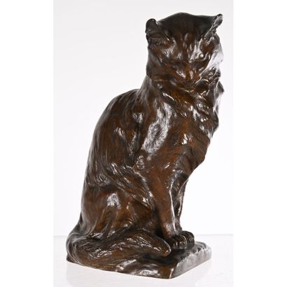 RICHÉ Louis. (1877-1949). «Chat assis». Bronze...