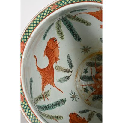 LARGE CHINESE PORCELAIN AQUARIUM decorated...