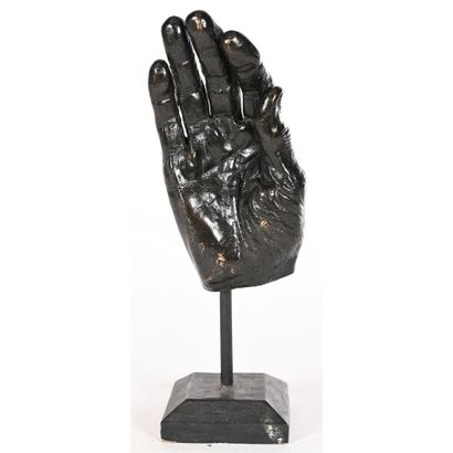 SCULPTURE en bronze portant la signature...