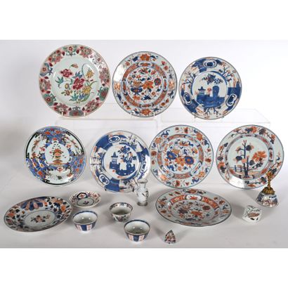 IMARI. LOT DE PORCELAINES comprenant des...