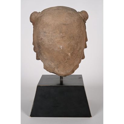 TETE DE FEMME Sandstone. Chine. Période Ming...