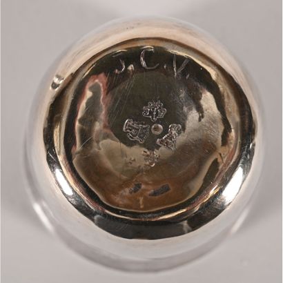 CURON in silver decorated with scalloped...