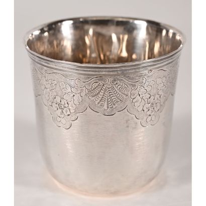 CURON in silver decorated with scalloped...