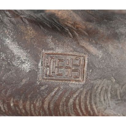 PAIRE DE SUJETS en bronze à patine brune...
