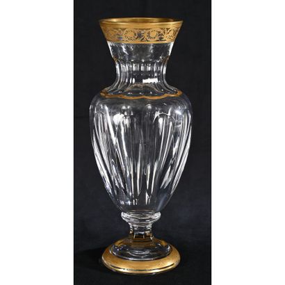 SAINT-LOUIS. A pretty crystal VASE with gold...