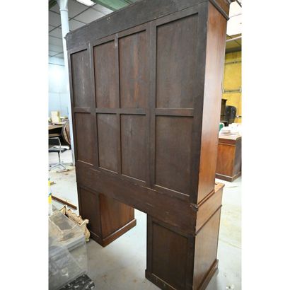 BUREAU LOUIS-PHILIPPE à caisson formant cartonnier...