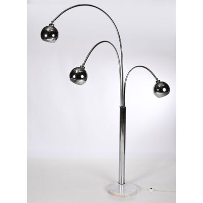 REGGIANI Goffredo. LAMPADAIRE Muguet en métal...