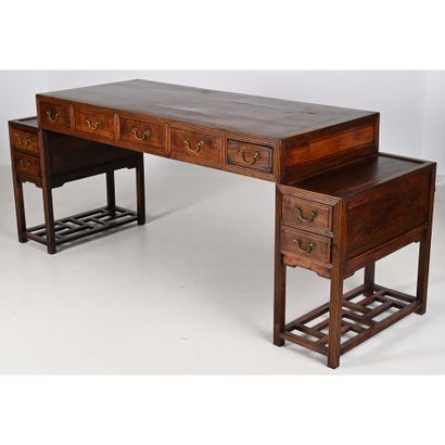 BUREAU CHINOIS en bois dur exotique, teck....