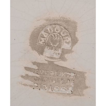 PICASSO et MADOURA. PLAT en céramique émaillée...