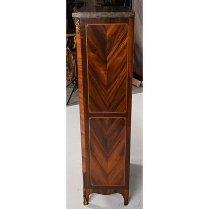TRANSITION WEEKBOARD in satin-finish veneer...