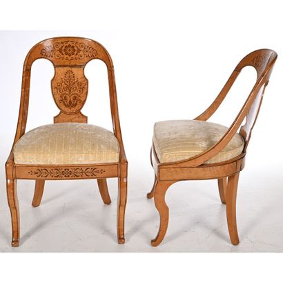 PAIRE DE CHAISES CHARLES X à dossier gondole...