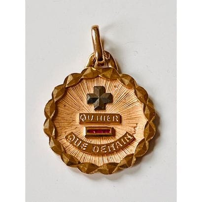MEDAILLE d’amour en or jaune 750°/°° «+ qu’hier...