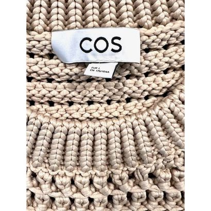 COS. Pull débardeur en tricoté beige ajouré....