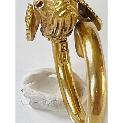 LALAOUNIS. (?). BAGUE tête de bélier en or,...