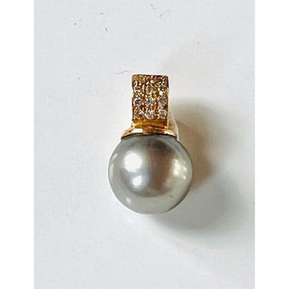 PENDENTIF en or jaune 750°/°° orné d’une...